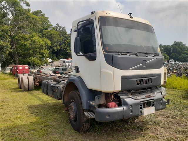 Volvo VM 330 6x4R – 2016/2017 | Manual | Quilometragem não informada