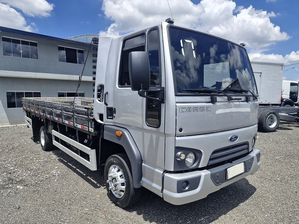 Ford Cargo 816 S – 2017/2018 | Manual | 308.200 km
