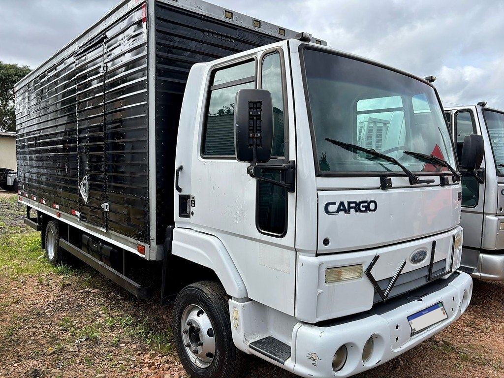 Ford Cargo 815e Baú Furgão – 2012/2012 | Manual | 391.318 km (marcador) | Motor com 351.290 km de uso real
