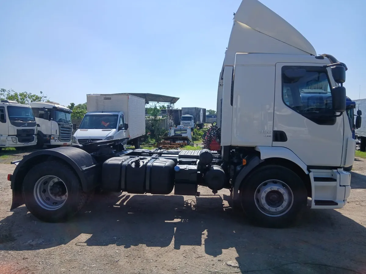 Volvo VM 330 4x2 – 2017/2018 | Automática | 408.778 km
