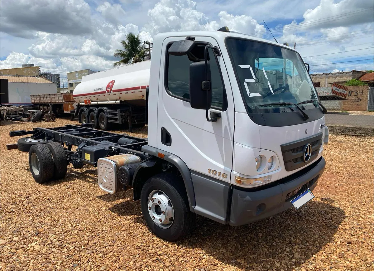 Mercedes-Benz Accelo 1016 – 2021/2021 | Manual | 270.406 km