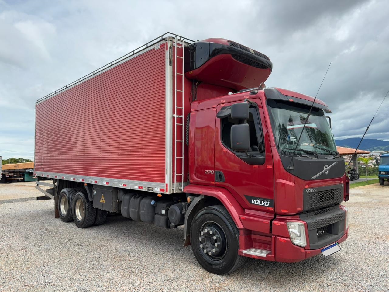 Volvo Truck Baú Frigorífico 6x2 – 2021/2022 | Manual | 450.000 km