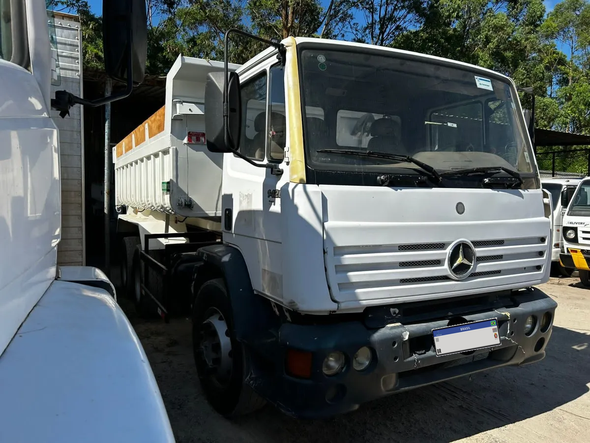 Mercedes-Benz 1420 – 2003 | Manual com reduzida | 371.000 km
